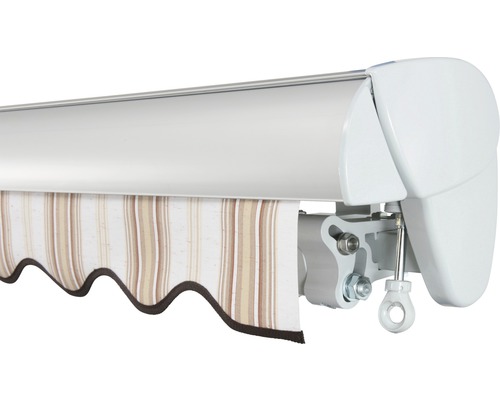 Vue détaillée d''un store avec tissu rayé et boîtier de protection