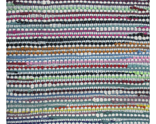 Detailansicht eines mehrfarbigen Flickenteppichs mit horizontalen Streifen