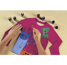 Bemaltes T-Shirt mit Katzenmotiven und Stoffmalfarben