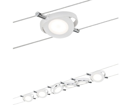 Mehrere runde Seilsystemleuchten an Drahtseilen