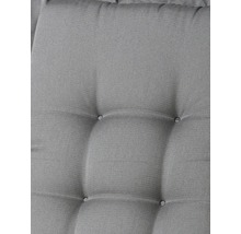 Detailansicht eines gesteppten Kissens