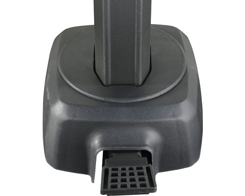 Detailansicht eines Sonnenschirmständers mit Fusspedal