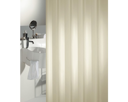 Salle de bain avec rideau de douche et lavabo