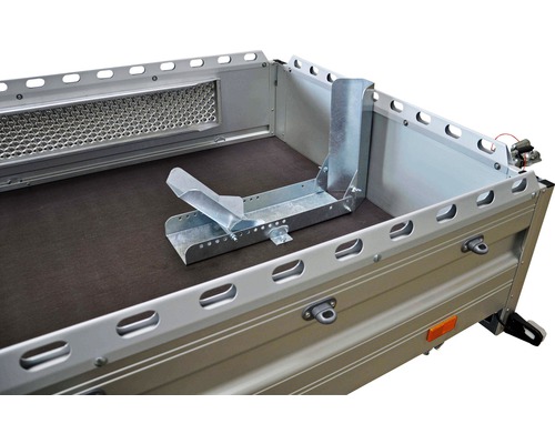 Intérieur d''une remorque avec support de moto