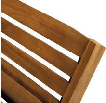 Detailansicht einer Holzgartenliege mit Lattenrost