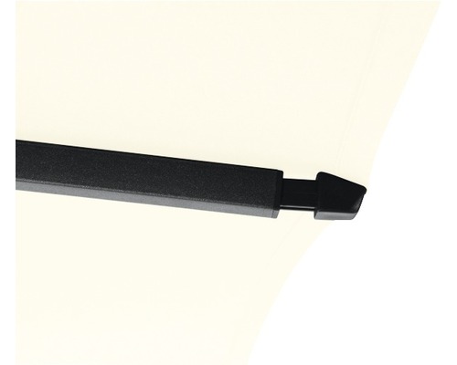 Detailansicht einer schwarzen Aluminium-Abschlussschiene