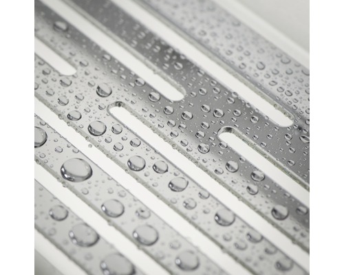 Étagère de rangement en métal avec gouttes d''eau