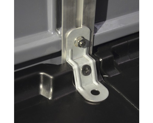 Gros plan d''un angle métallique avec vis et écrou