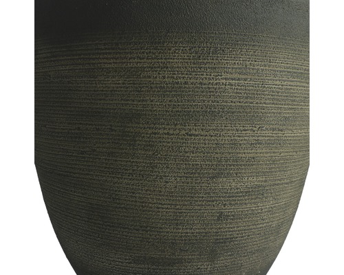 Detailaufnahme eines Pflanzgefäßes mit horizontaler Textur