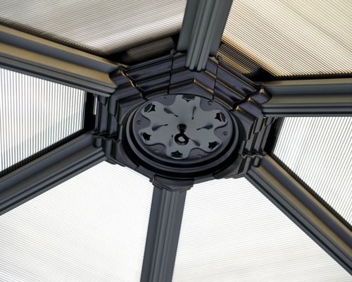 Gros plan de la structure de toit d''un pavillon avec élément de ventilation