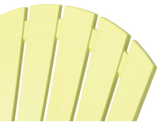 Detailansicht einer Gartenstuhl-Rückenlehne aus Kunststoff