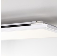 Nahaufnahme einer an der Decke montierten LED-Deckenleuchte.