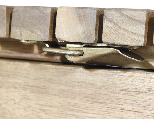 Detailansicht eines Verschlusses an einem Holzprodukt