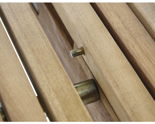 Detailansicht von Holzlatten mit Verbindungsstücken