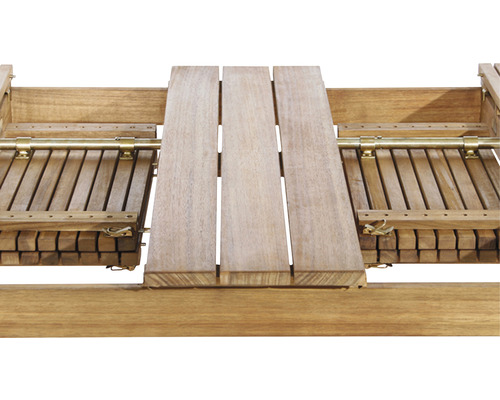 Detailansicht eines Holztisches mit Ausziehfunktion