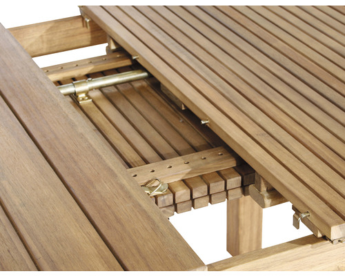 Ausziehbarer Gartentisch aus Holz mit Auszugsmechanismus
