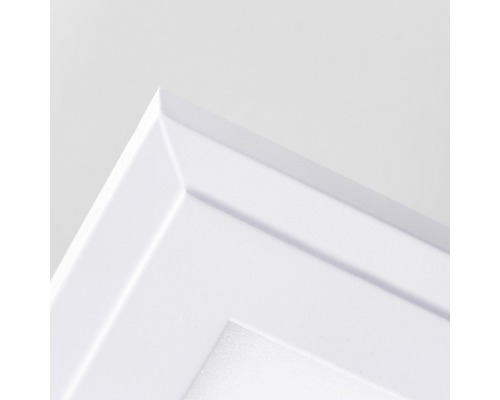 Detailansicht eines weißen Bilderrahmens