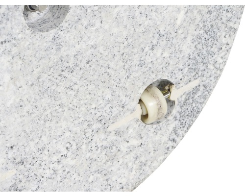 Vue détaillée d''une plaque de granit avec élément de fixation