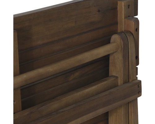 Zusammengeklappter Gartentisch aus Holz