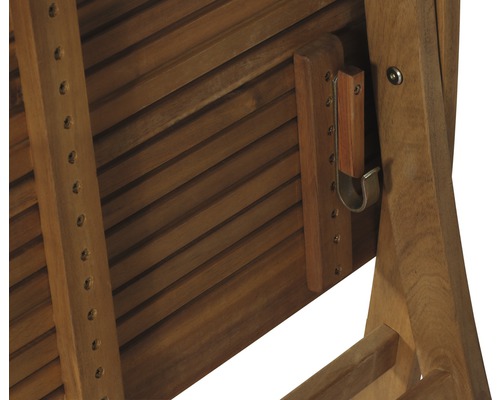 Detailansicht eines Gartentisches aus Holz mit Verstellmechanismus
