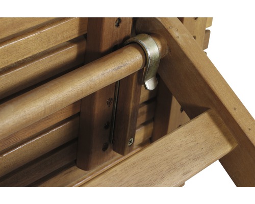 Detailansicht eines Holzmöbels mit Metallsicherung