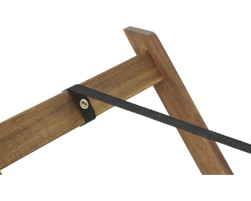 Detailansicht eines Holzgestells mit einem schwarzen Textilband