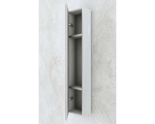 Offener Badezimmerschrank mit Regalböden zur Wandmontage