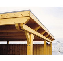 Vue détaillée d''un abri de voiture en bois avec structure porteuse