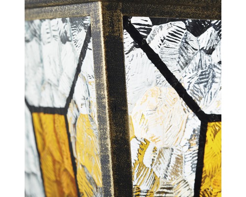 Detailaufnahme einer Aussenleuchte mit strukturiertem Glas