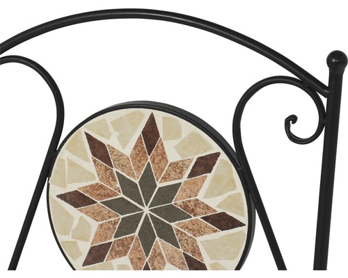 Vue détaillée d''une table de jardin avec motif mosaïque et cadre en métal