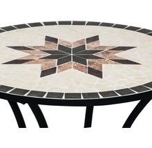 Gartentisch mit Mosaikmuster und Sternmotiv