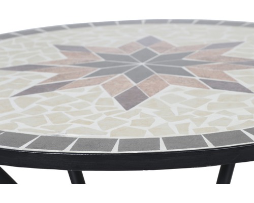 Detailansicht eines Mosaiktisches mit Sternmuster