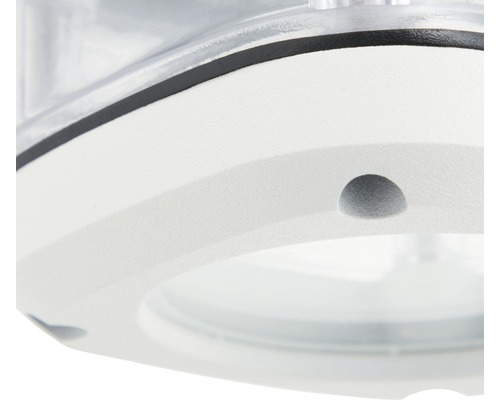 Detailansicht einer Deckenleuchte mit weißem Gehäuse