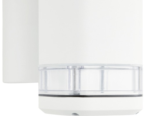 Detailansicht einer weißen Aussenleuchte mit Bewegungsmelder