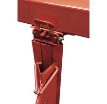 Vue détaillée d''un établi rouge avec fixation pour les pieds