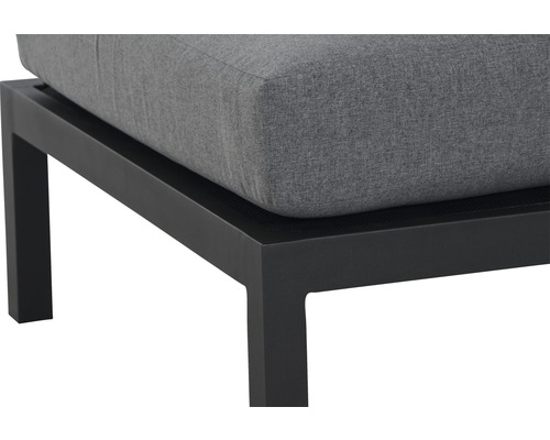 Gros plan d''un tabouret de jardin gris avec un cadre en métal noir.