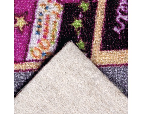 Detailansicht eines Teppichs mit Muster und Textilrücken