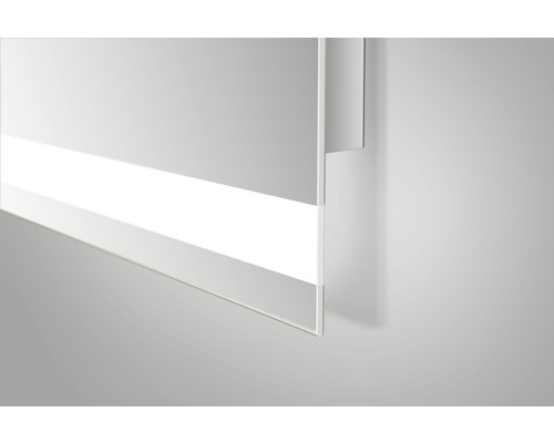 Detailansicht eines Spiegelschranks mit Beleuchtung