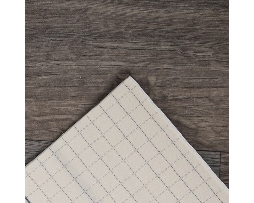 Dämmunterlage mit Raster auf Holzboden