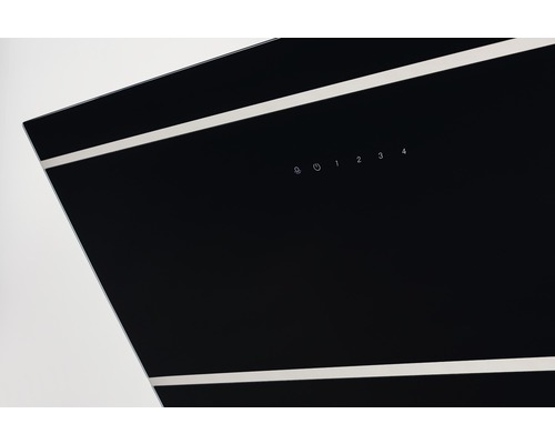 Gros plan sur une hotte aspirante avec panneau de commande et indication des niveaux de puissance