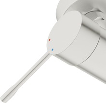 Detailaufnahme eines Wasserhahnbedienelements mit Temperaturmarkierungen