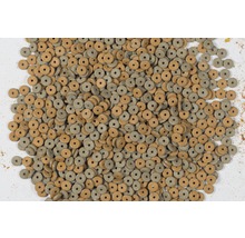 Viele runde Holzscheiben mit Loch in der Mitte