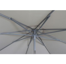 Vue de dessous d''un parasol avec baleines et toile