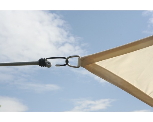 Gros plan d''un voile d''ombrage avec fixation par tendeur.