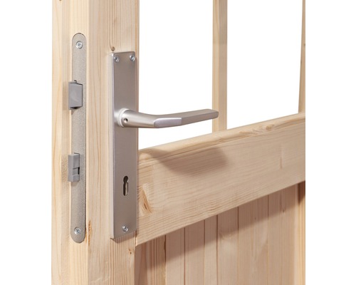 Vue détaillée d''une clôture en bois avec une poignée de porte et une serrure argentées