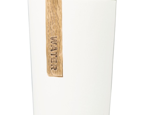 Weisser Pflanztopf mit Holzetikett mit der Aufschrift Wasser