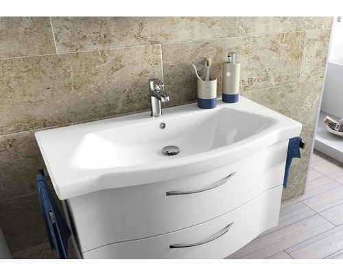 Waschtisch mit Unterschrank im Badezimmer