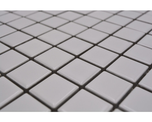 Carreaux carrés dans un quadrillage de carreaux