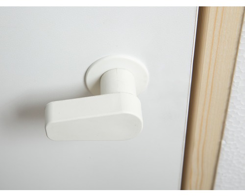 Weisser Fenstergriff an einem Fenster