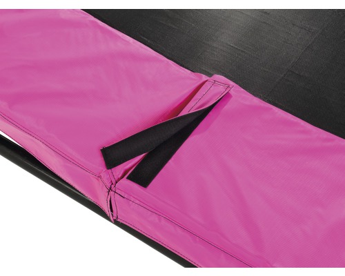 Detailaufnahme einer Trampolin-Randabdeckung mit Befestigungsbändern